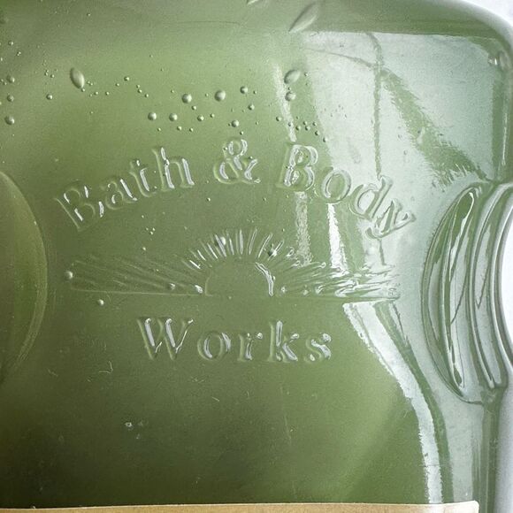 Bath & Body Works Frosted Snowdrop Refreshing Shower Gel - Picture 8 of 10